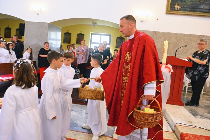 Labinski prvopričesnici skupili prilog za vršnjake u misijama